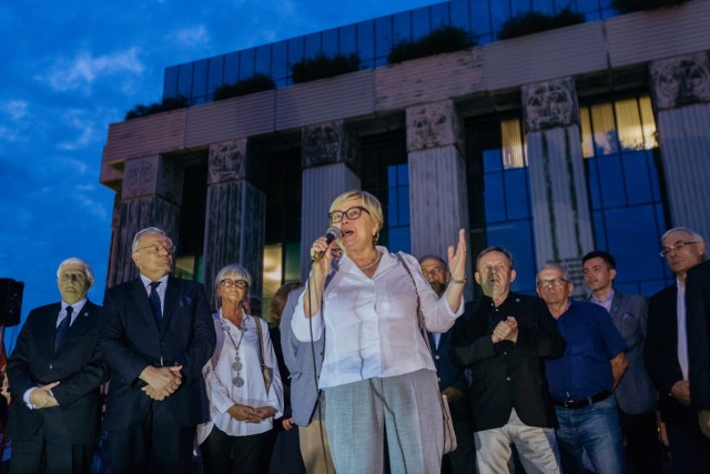 Małgorzata Gersdorf podczas protestu pod Sądem Najwyższym w Warszawie 24 lipca 2017