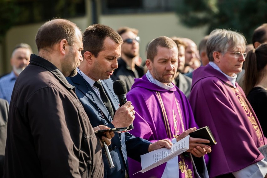 Ostatnie pożegnanie Ryszarda Mogiełki. Legendarny trener spoczął na cmentarzu na bydgoskich Jarach