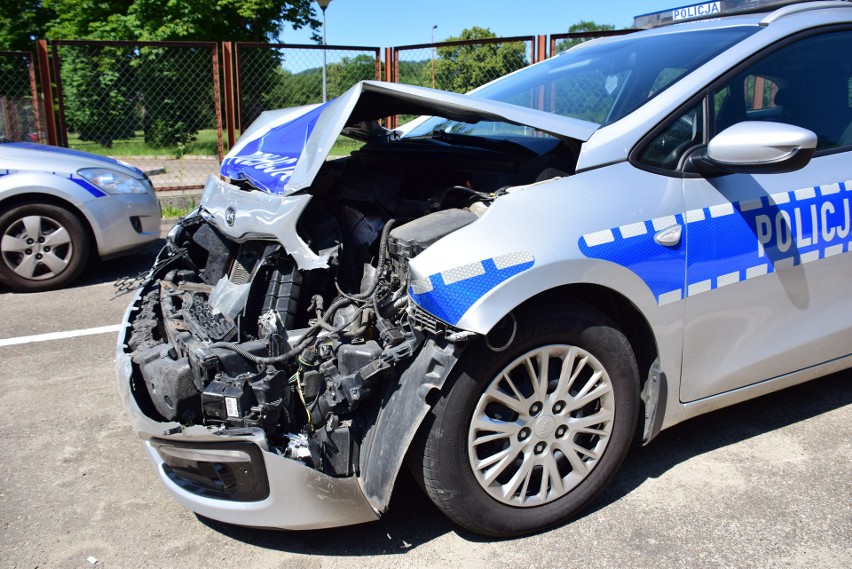 W Sanoku mężczyzna strzelał do żony, a później rozbił radiowóz. 38-latek wciąż jest nieuchwytny [FOTO, WIDEO]