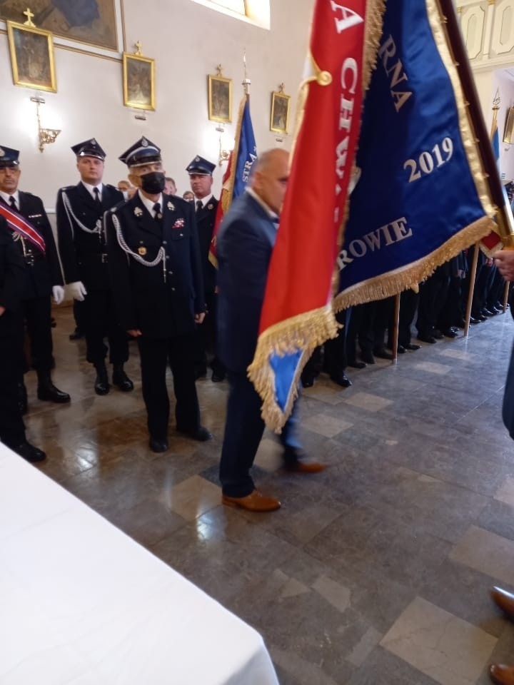 Nowy sztandar strażaków z Ostrowa. Piękne uroczystości w Krasocinie i Ostrowie (ZDJĘCIA)