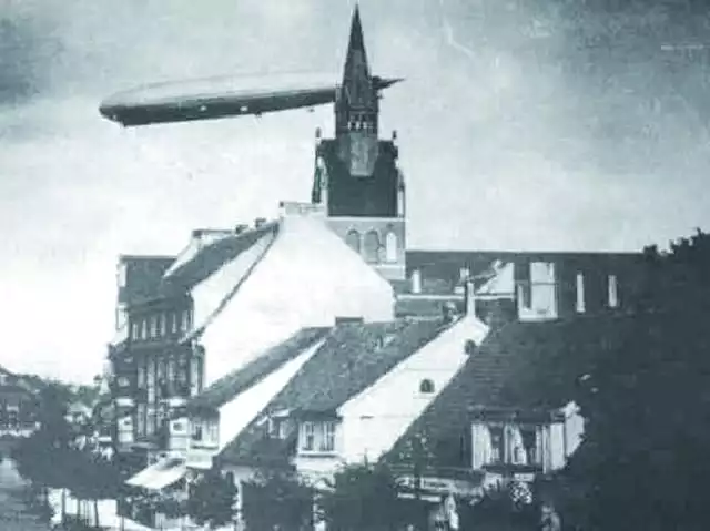 Wielkie cygara przelatywały wiele razy nad pruskim Ełkiem. Ten z międzywojennego zdjęcia to gigantyczny LZ 127 Graf Zeppelin. Teraz latają mniejsze, ale tak samo piękne.