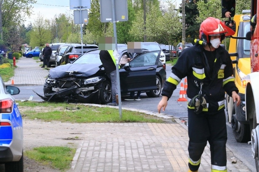 Wypadek toyoty i BMW na wrocławskich Złotnikach (ZDJĘCIA)