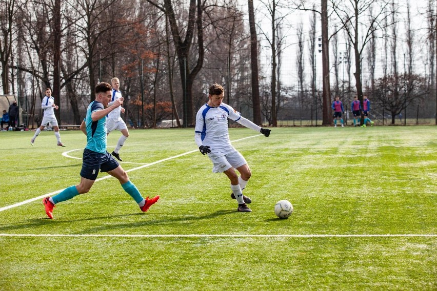 Mecz Centralnej Ligi Juniorów U-18 Hutnik Kraków - UKS SMS...