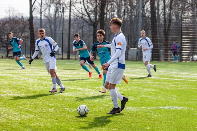 Mecz Centralnej Ligi Juniorów U-18 Hutnik Kraków - UKS SMS Łódź