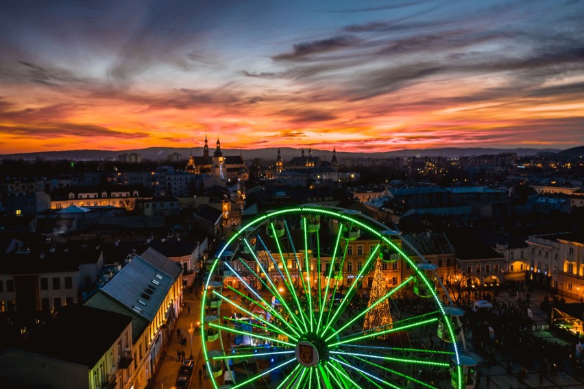 28. Finał WOŚP 2020 w Kielcach. Oglądaj niezwykłe światełka do nieba! (ZOBACZ ZAPIS TRANSMISJI Z DRONA) 