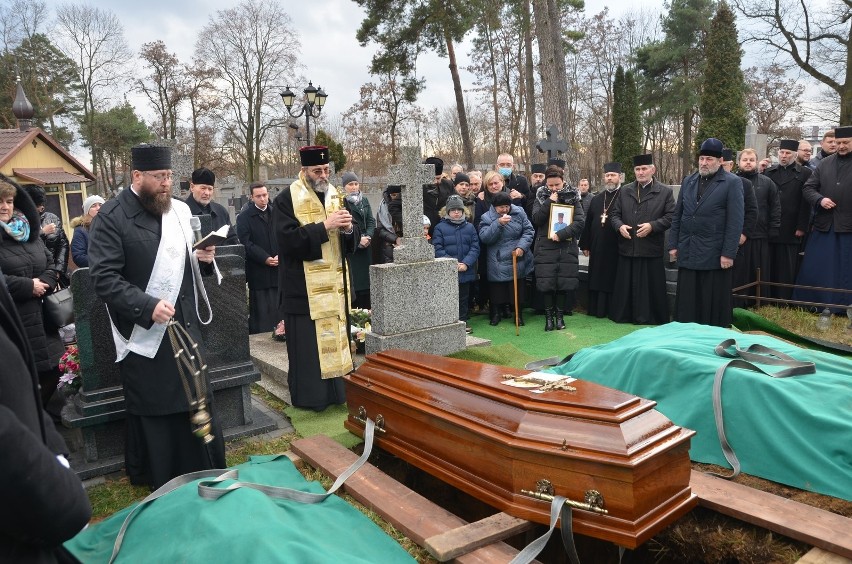 Białystok. Pogrzeb księdza Anatola Daniluka. Protodiakon katedry Św. Mikołaja spoczął w rodzinnym grobie [ZDJĘCIA]