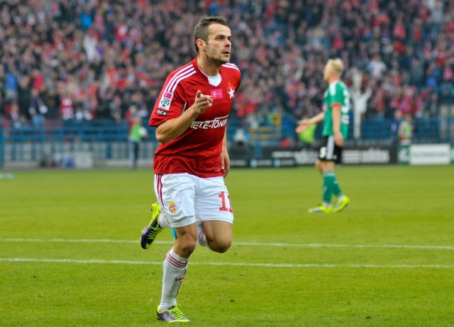 Paweł Brożek  32 lata  Wzrost 180 cm, waga 72 kg Rozegrał 278 meczów w polskiej ekstraklasie.  W tym sezonie rozegrał 12 meczów ligowych.  W tym sezonie  rozegrał 11 meczów w wyjściowym składzie. W tym sezonie rozegrał 4 pełne mecze od 1 do 90 minuty.  Strzelił do tej pory 123 bramki w polskiej ekstraklasie.  W tym sezonie strzelił 5 bramek w ekstraklasie. W tym sezonie zaliczył dwie  asysty w polskiej ekstraklasie.