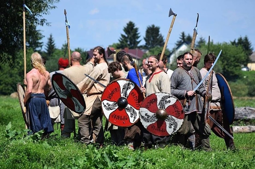 Tysiąclecie Bitwy nad Bugiem. W Hrubieszowie zrekonstruowali przebieg walk [ZDJĘCIA, WIDEO]