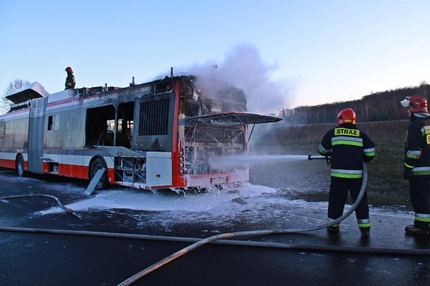 Spłonął hybrydowy autobus, który miał trafić do Częstochowy [ZDJĘCIA]