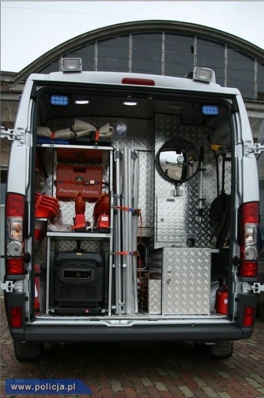 Ambulanse są wykorzystywane w 12-godzinnej służbie pogotowia...