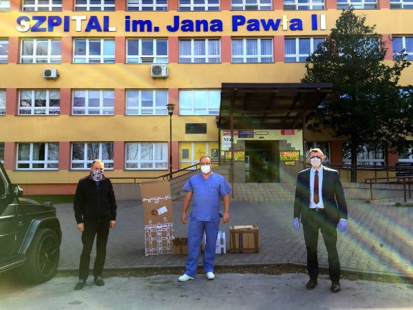 Koronawirus. Kolejne wsparcie dla szpitala we Włoszczowie. Dary przekazali Effector, PZU i strażacy (ZDJĘCIA)