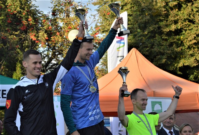 Najlepsi zawodnicy tegorocznego Biegu Proszowickiego na 10 km