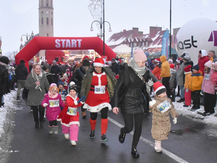 Bieg św. Mikołaja po raz trzeci w Nowym Stawie. Uczestnicy pomogli Pomorskiemu Hospicjum dla Dzieci