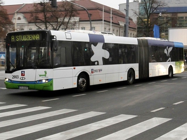 Autobusy i tramwaje będą kursowały według specjalnych rozkładów.