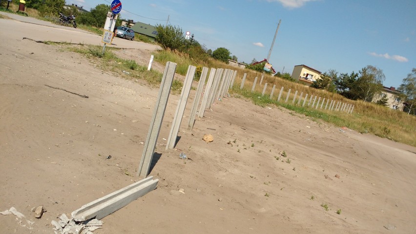 Dąbrowa Górnicza: "rośnie" nowe ogrodzenie do Pogorii IV ZDJĘCIA