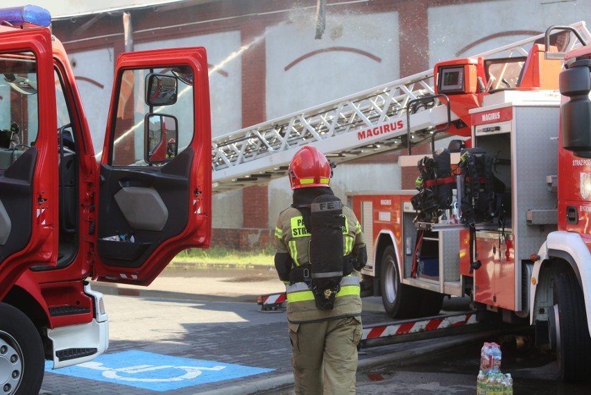 W akcji ugaszania pożaru w Chorzowie uczestniczyły 44...