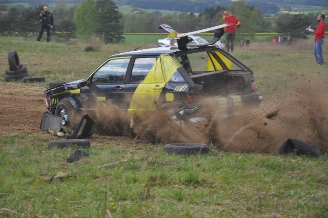 Wrak Race na Pętli Bryszyńskiej.