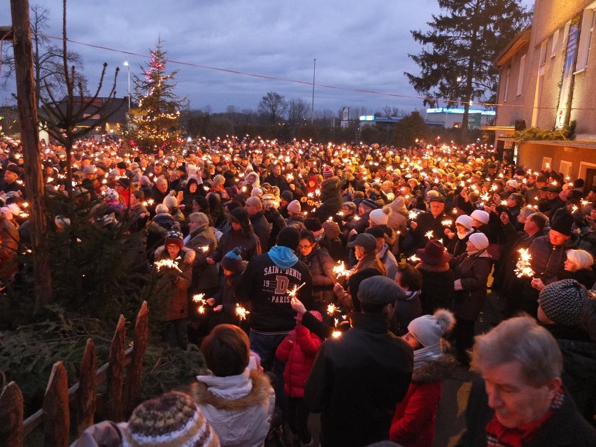 Zgodnie z wieloletnią tradycją odśpiewano kolędę „Cichą noc”...