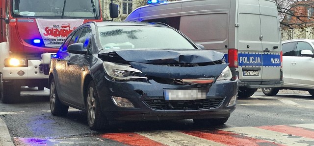 Wypadek na ulicy Zwycięstwa w Koszalinie. Dwie osoby są poszkodowane