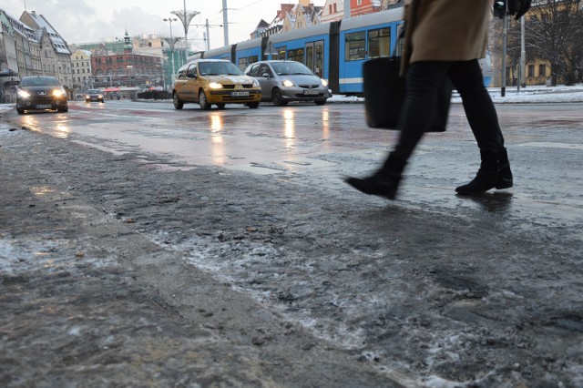 Synoptycy ostrzegają przed gołoledzią we Wrocławiu i na Dolnym Śląsku.