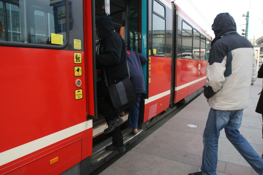 Kradzież trakcji tramwajowej i remont torów