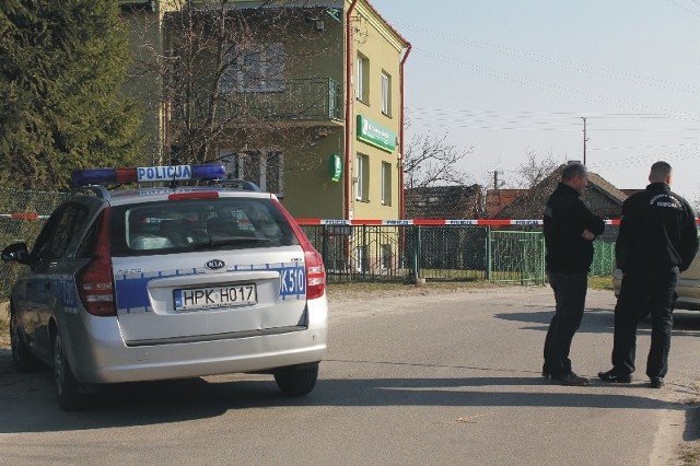 Budynek banku w Wielkich Oczach. Dwie godziny po napadzie.