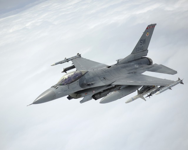 Samoloty F-16 są nowocześniejsze od posiadanych obecnie przez Ukrainę myśliwców produkcji sowieckiej