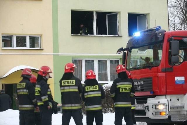 Ogień pojawił się w pokoju kawalerki przy ulicy Kusocińskiego w Radomiu. Strażacy ugasili go zanim rozprzestrzenił się na pozostałą część mieszkania.