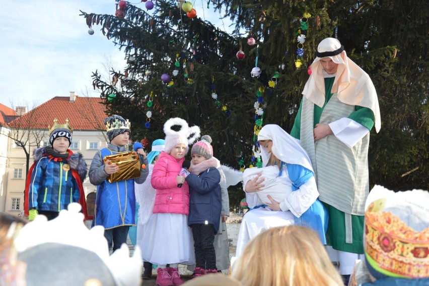 Orszak Trzech Króli 2018 przeszedł ulicami Łowicza [Zdjęcia]