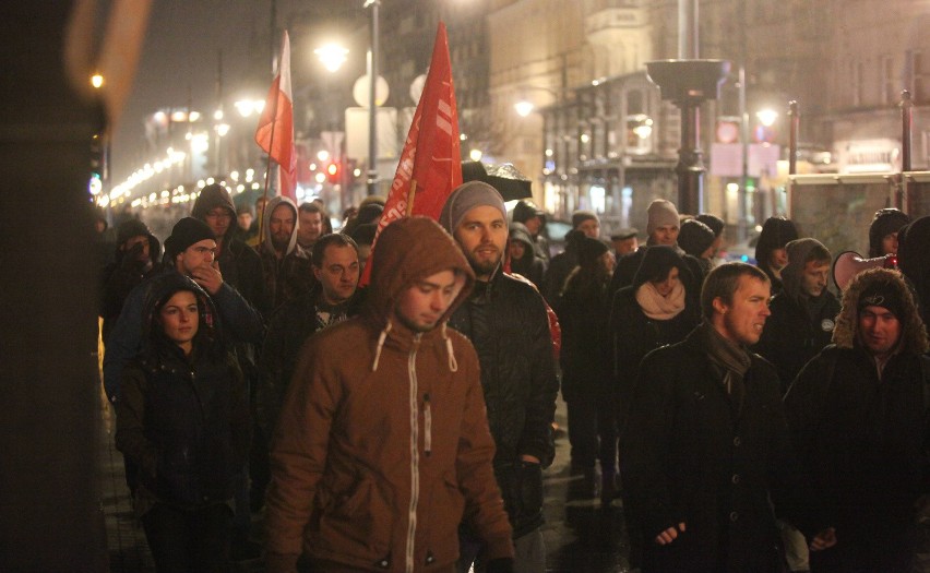 Protest przeciw wyborom na Piotrkowskiej w Łodzi. "Leśne dziadki do odsiadki" [ZDJĘCIA]