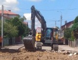 Rozpoczęły się prace nad przebudową ul. Osiedle Robotnicze w Supraślu. Będzie nowa nawierzchnia, która zastąpi nierówną trylinkę