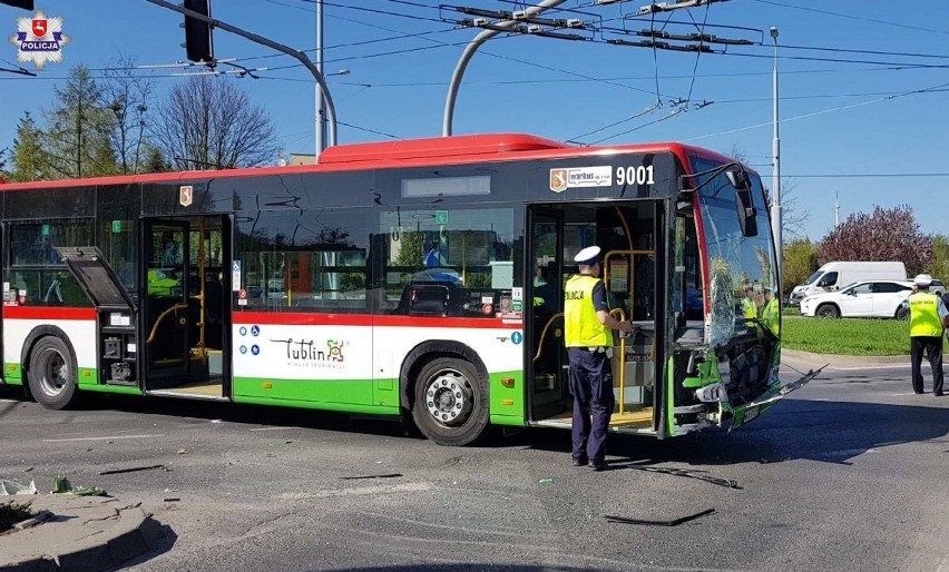 Skrzyżowanie Zana i Nadbystrzyckiej: Zderzenie autobusu komunikacji miejskiej z citroenem. Ucierpiało sześć osób