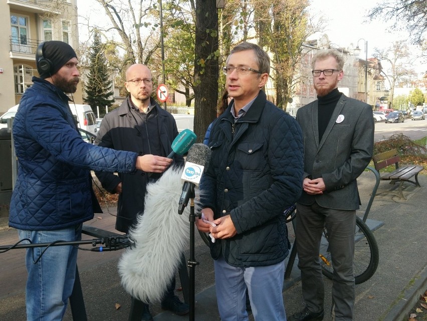 Przedstawiciele trójmiejskich stowarzyszeń krytykują samorządy oraz operatora za "spektakularną klapę" Mevo