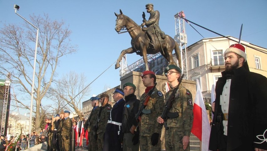 Święto Niepodległości w Kielcach. Uroczystości pod pomnikiem Marszałka Piłsudskiego [WIDEO, zdjęcia]