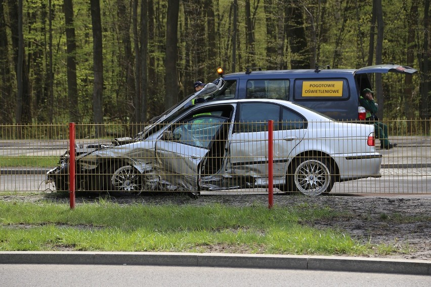 Wypadek BMW na ulicy Zwierzynieckiej w Białymstoku. Kierowca...