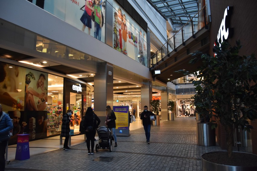 Tłoczno robi się w centrach handlowych w Rybniku Plazie i...