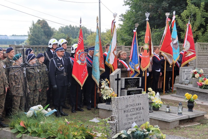 83. rocznica tzw. "czwartego rozbioru Polski". Na strykowskim cmentarzu oddano cześć poległym w walkach z Armią Czerwoną ZDJĘCIA