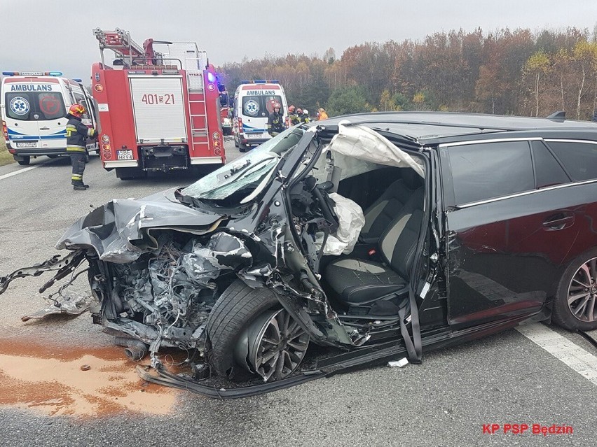 Kierowca czarnej toyoty avensis nieprawidłowo wyprzedzał...