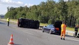 Wypadek na A1 w Knurowie. Dwa auta dachowały. Autostrada po karambolu jest zablokowana. Policja wyznaczyła objazdy