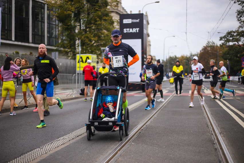 13. PKO Poznań Półmaraton wystartował! Na starcie ponad 5 tys. zawodników. Zobacz wideo!