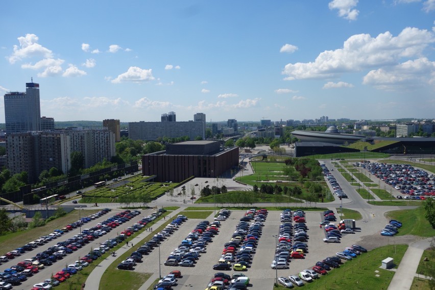 Zamknięty darmowy parking w Strefie Kultury w Katowicach. To przez COP. Parking nieczynny od września 2018 do stycznia 2019. LISTA PARKINGÓW