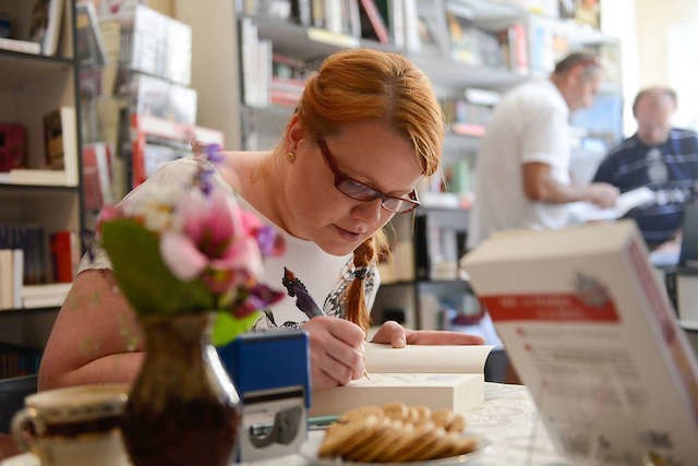 Zgodnie z tradycją Aneta Jadowska będzie podpisywać swoją książkę w księgarni „Hobbit” przy ulicy Szerokiej