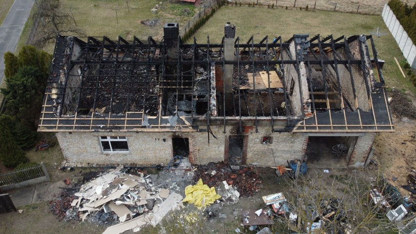 Pożar strawił dom rodziny Kobaków z Poznowic.