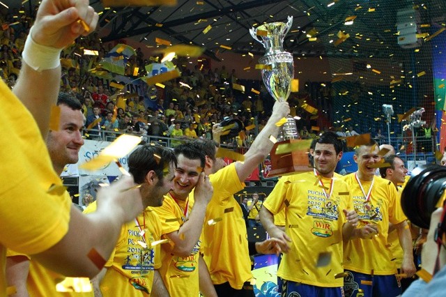 Po ostatnim zwycięstwie nad Zagłębiem Lubin kielczanie świętowali w Lublinie zdobycie Pucharu Polski.