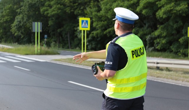 Kiedy policji ze strzeleckiej drogówki zaglądnęli do wnętrza autokaru, oniemieli.