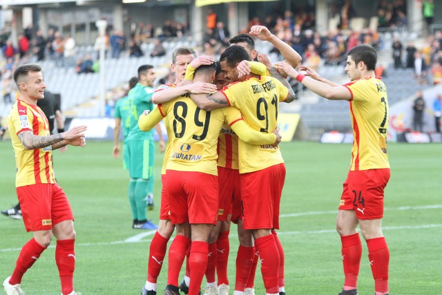 Piłkarze Korony Kielce wreszcie wygrali na własnym stadionie. W wielkanocny poniedziałek pokonali Śląsk Wrocław 2:0 i to ich pierwsze zwycięstwo na własnym stadionie od pięciu miesięcy. Kto był najlepszy w kieleckim zespole, a kto wypadł zaskakująco słabo? Dziś oceniamy Koroniarzy po tym spotkaniu.