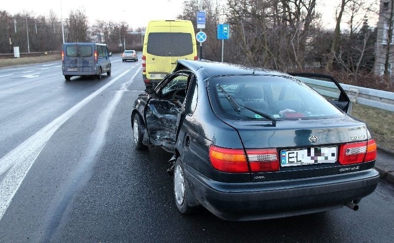 Wypadek na alei Maratońskiej [ZDJĘCIA]