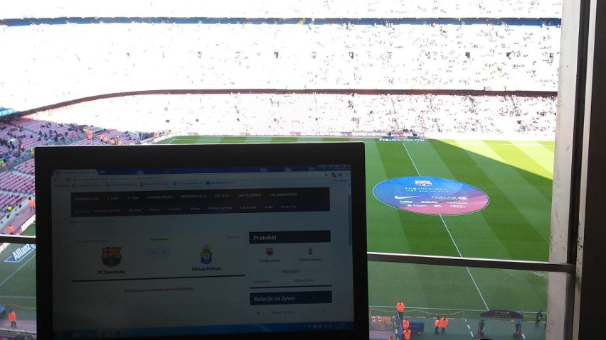 Camp Nou od kuchni. Tak wygląda praca dziennikarza na meczu...