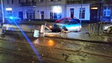 Szczecin: Kierowca bmw staranował wiatę przystankową [zdjęcia]