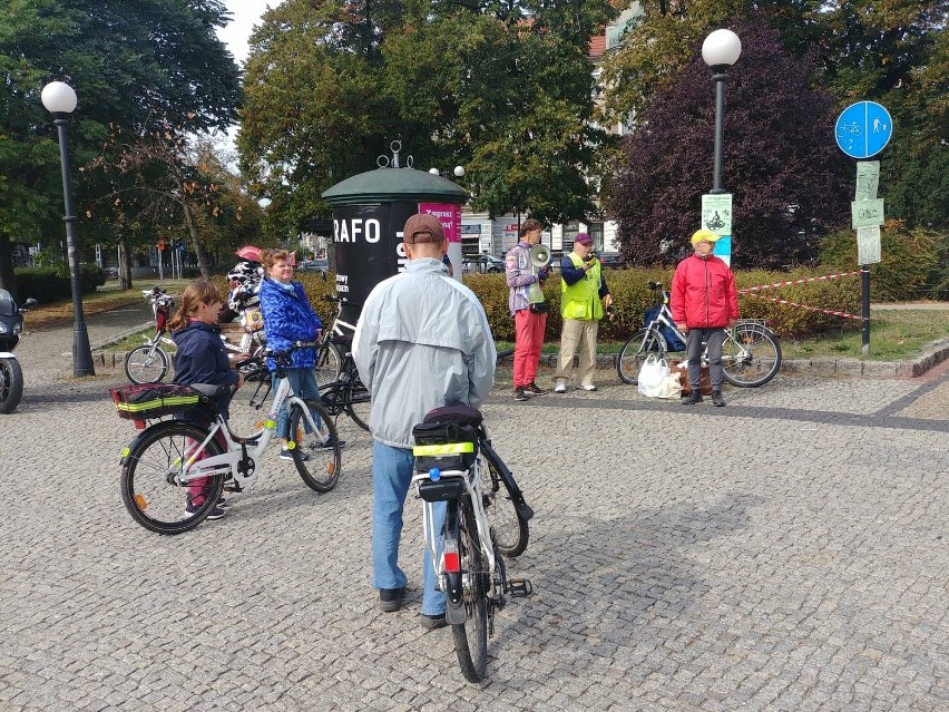 XIX Europejski Dzień Roweru w Szczecinie: Kameralne spotkanie i przejazd z policją [wideo]